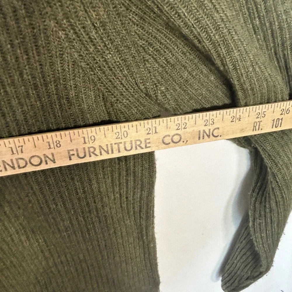 Banana Republic Mens Large Olive Green Extra Fine Merino Wool V-Neck Sweater